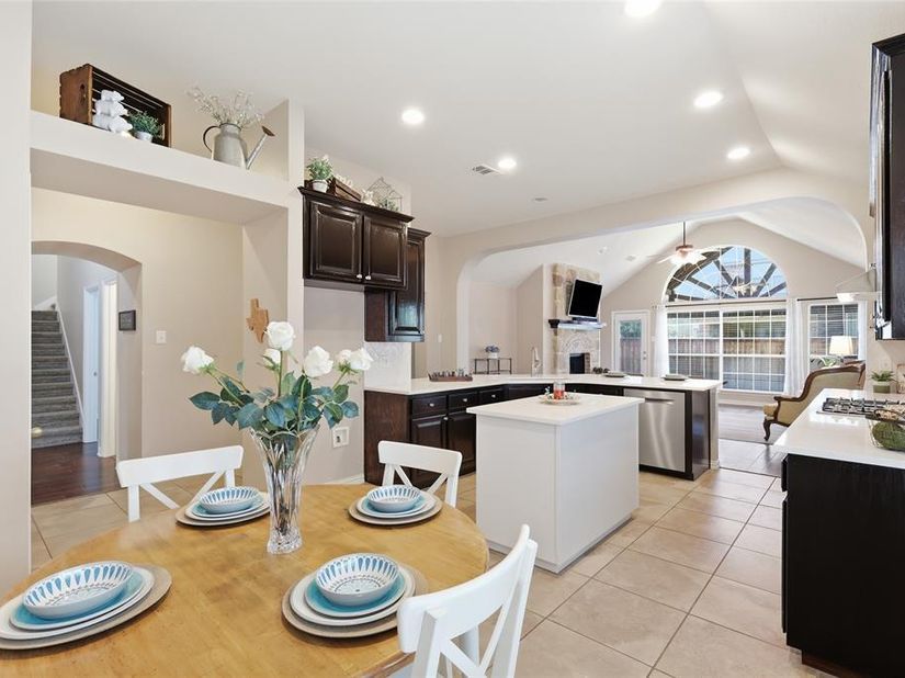 1124  Wilson Drive , Lantana Texas 76226