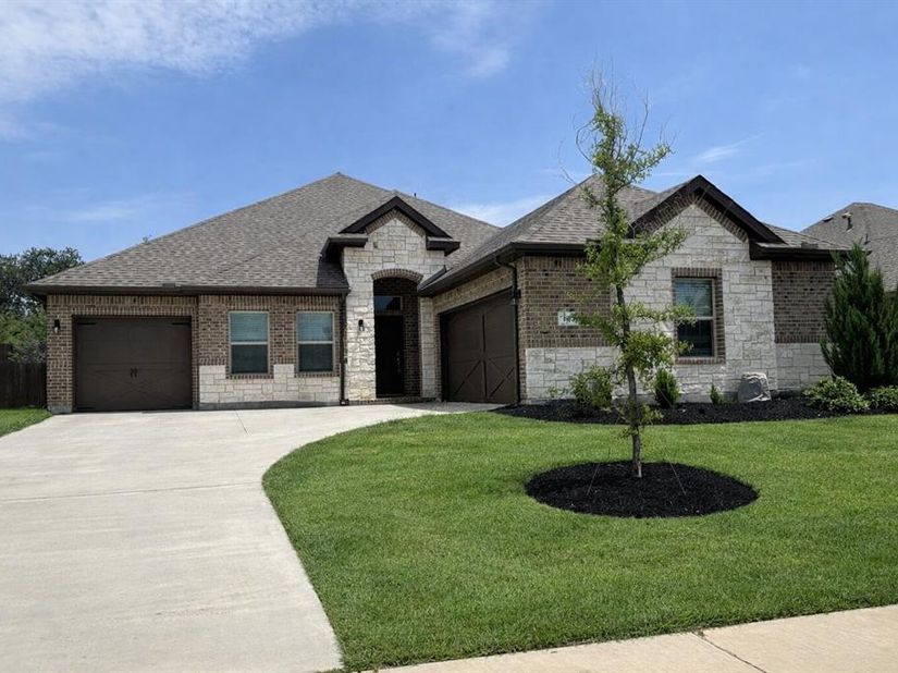 702  Audrey Lane , Mansfield Texas 76063
