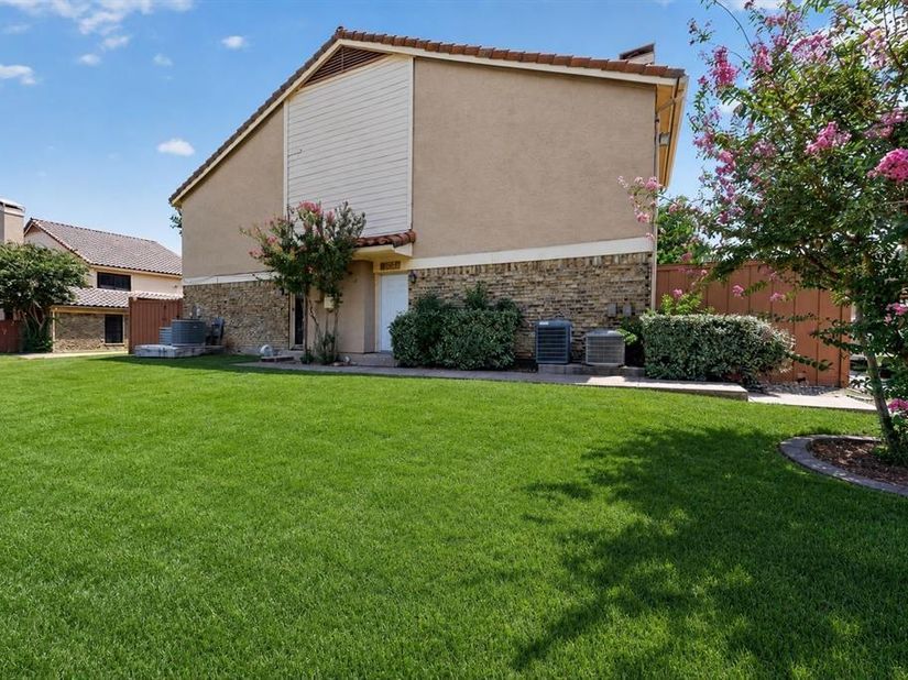 2632  Piedras  , Irving Texas 75038