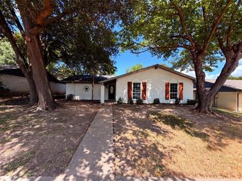 922  Meadowdale Circle 