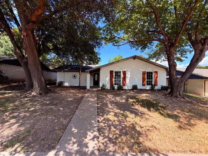 922  Meadowdale Circle , Garland Texas 75043