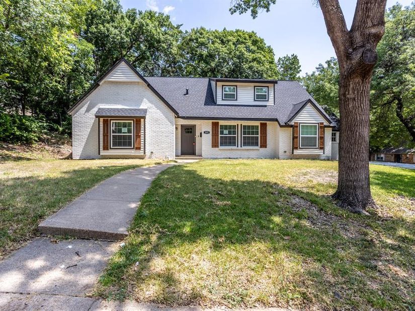 809  Wood River Road , Dallas Texas 75232