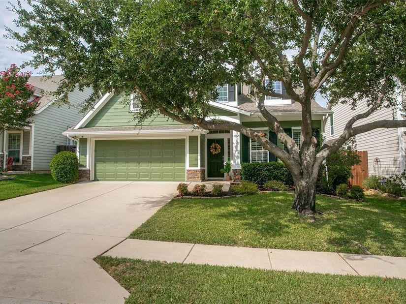 1037  Honeysuckle  , Grapevine Texas 76051