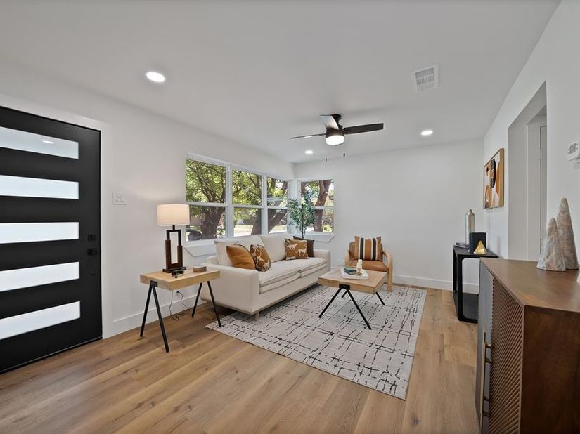 2926  Hillglenn Road , Dallas Texas 75228