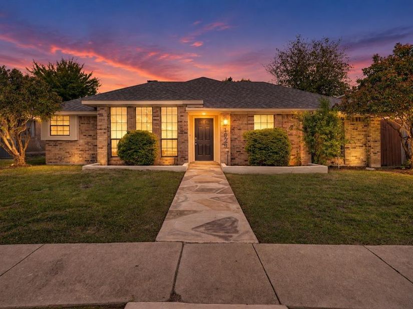 1629  Glencairn Lane , Lewisville Texas 75067