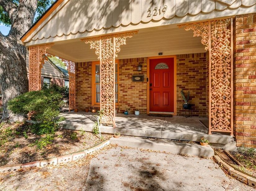 2219  Carnes Street , Dallas Texas 75208