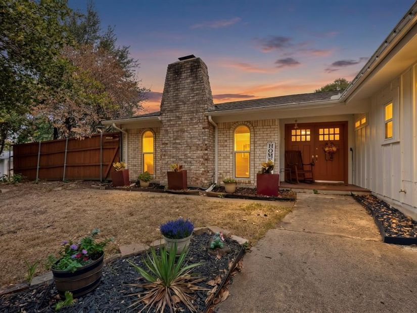 1418  Stony Brook Lane , Garland Texas 75043
