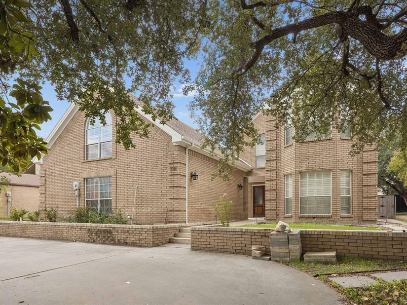 6422  Covecreek Place , Dallas Texas 75240
