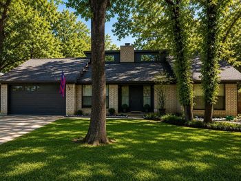 2858  Cresthaven Drive 