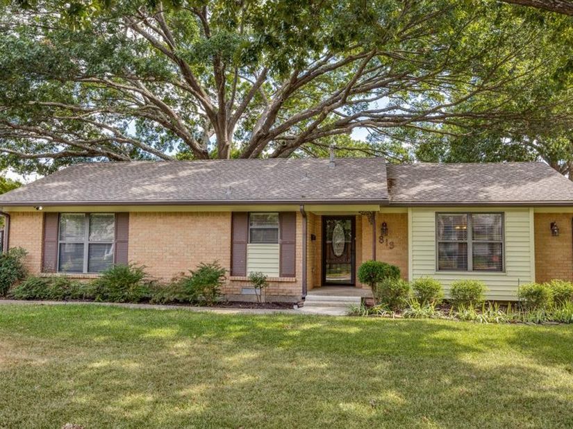 813  Brookhurst Drive , Richardson Texas 75080