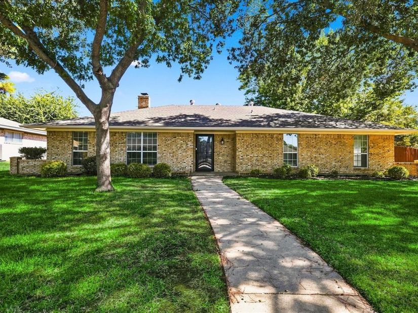 1407  Glenhill Lane , Lewisville Texas 75077