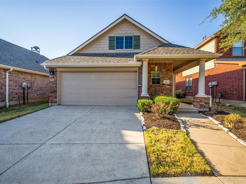 331  Clifton Circle , Lantana Texas 76226