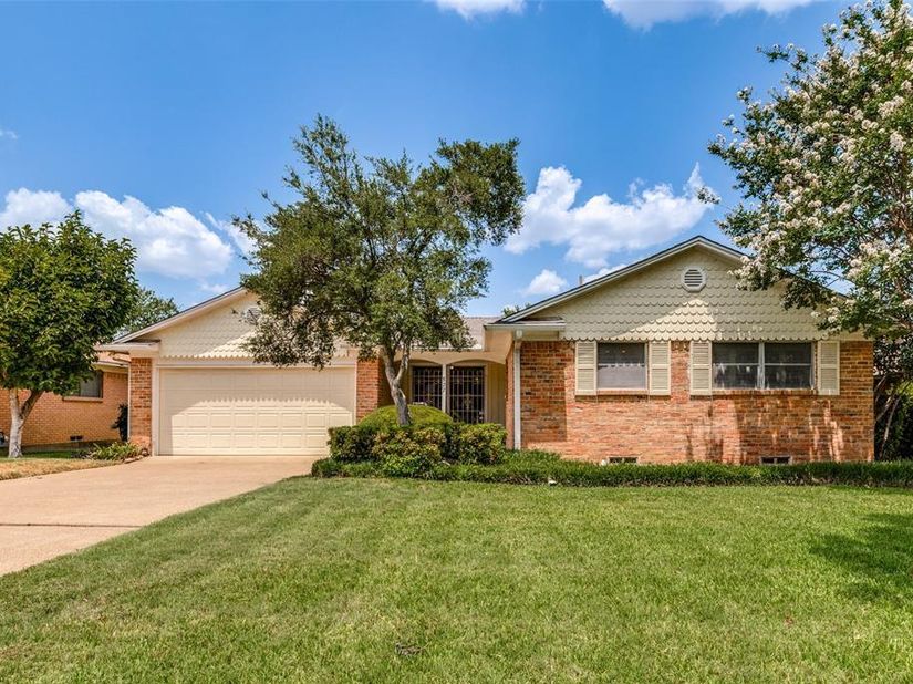 827  Oak Forest Drive , Dallas Texas 75232