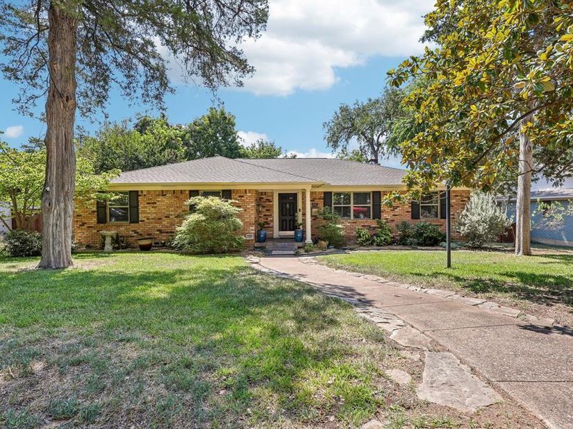 8324  Moorcroft Drive , Dallas Texas 75228