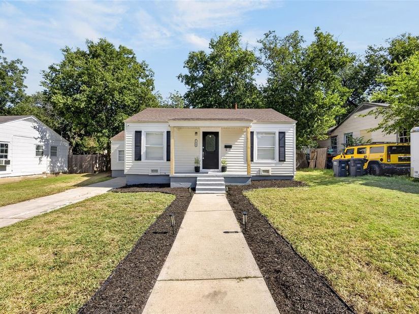 7428  Llano Avenue , Fort Worth Texas 76116