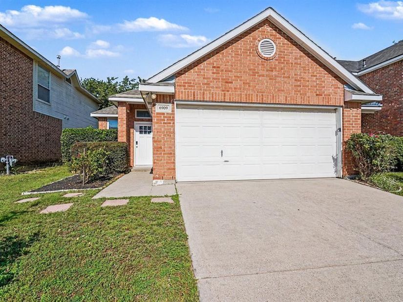 6909  Chaco Trail , Fort Worth Texas 76137