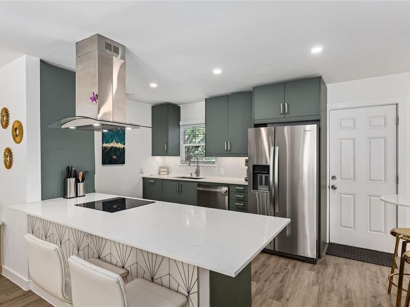 112 N Adams Avenue , Dallas Texas 75208