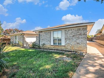 6913 W Cleburne Road 