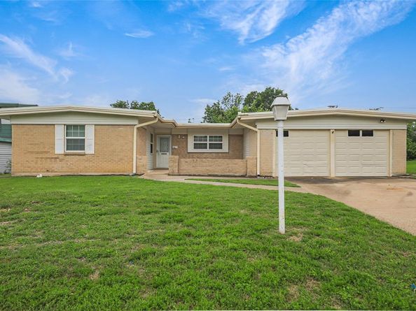 8033  Pinewood Drive , Benbrook Texas 76116