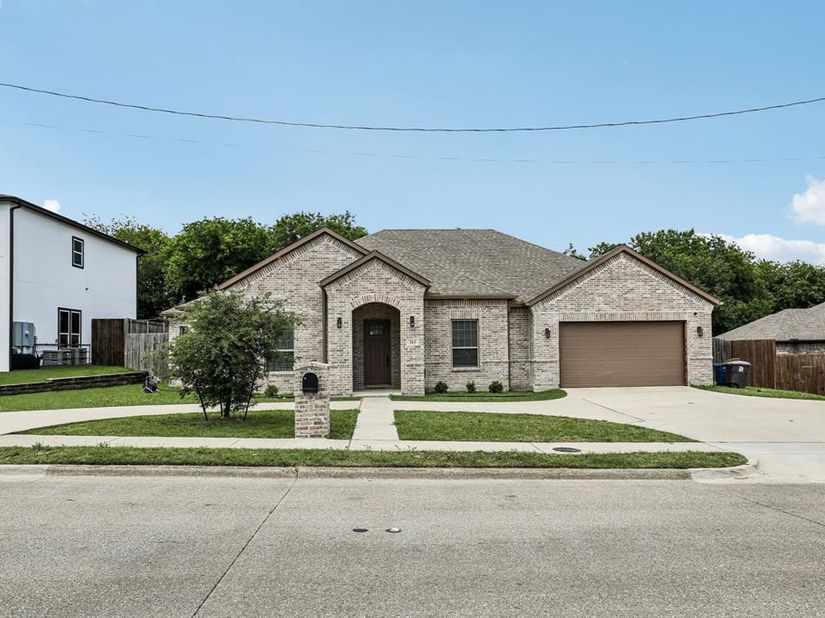 515 W Laureland Road , Dallas Texas 75232