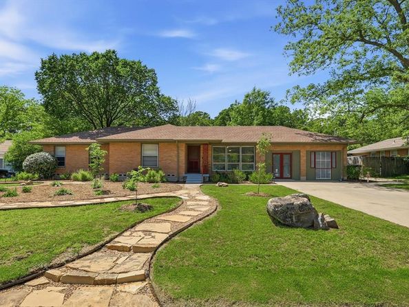 2409  Robinwood Lane , Denton Texas 76209