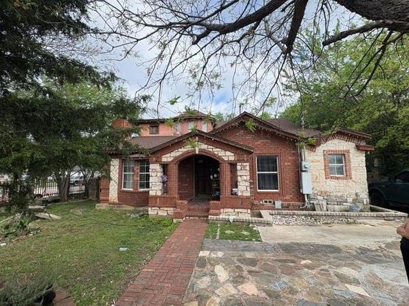 4335  Moler Street , Dallas Texas 75211