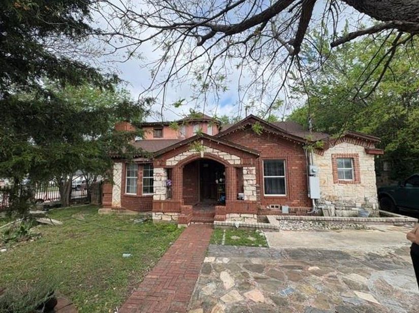 4335  Moler Street , Dallas Texas 75211