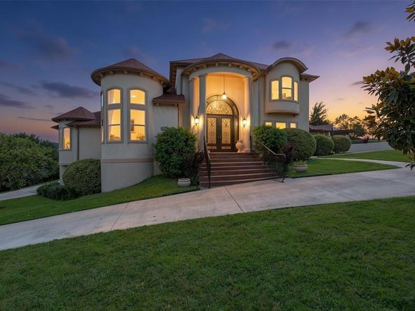 1373  Overlook Circle , Cedar Hill Texas 75104