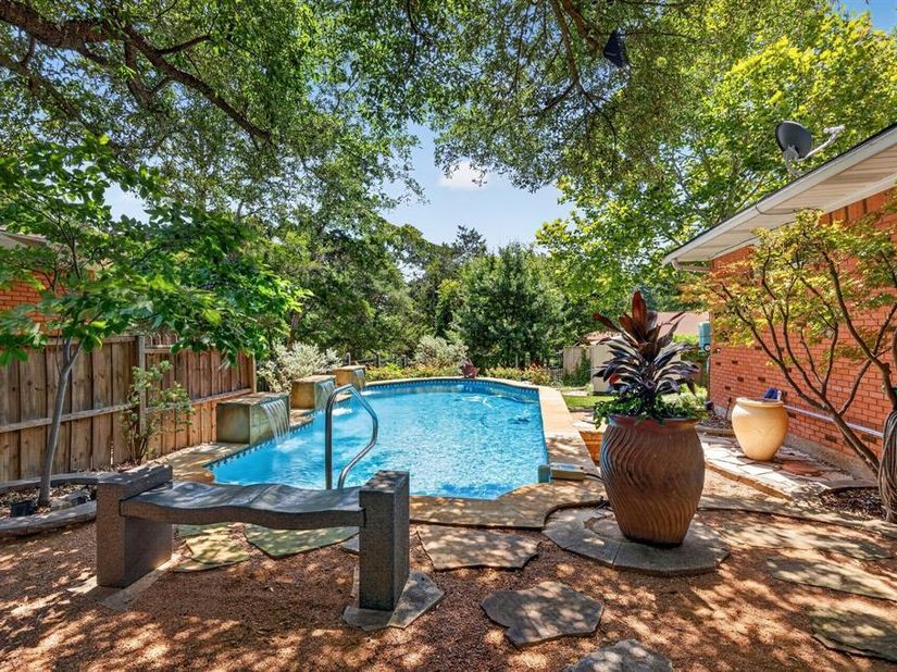 9840  Twin Creek Drive , Dallas Texas 75228