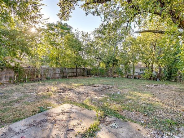 1220 E Pulaski Street , Fort Worth Texas 76104