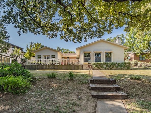 300  Shoreline Drive , Azle Texas 76020