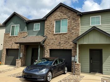 1301-1302  Boxwood Lane 