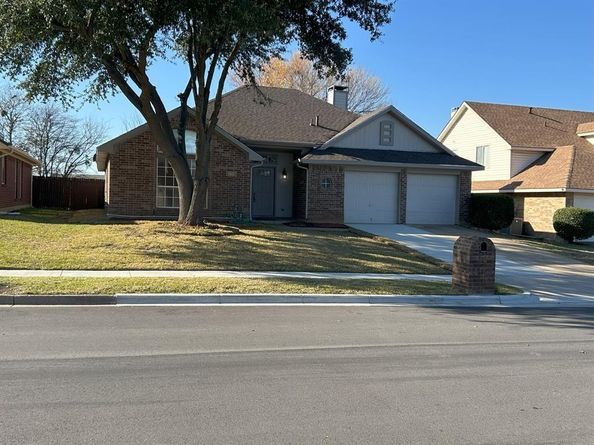 5002  Redwater Drive , Arlington Texas 76018