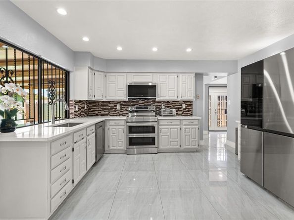 3025  Tres Logos Lane , Dallas Texas 75228
