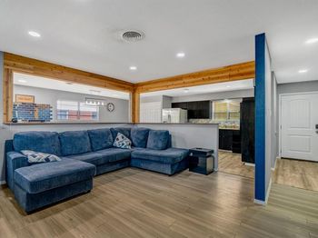 810  Arthur Drive 