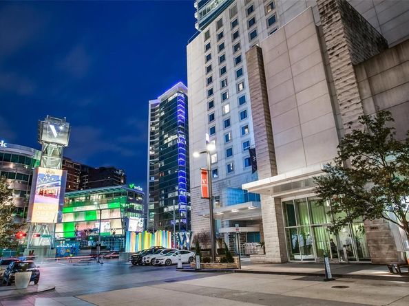 2430  Victory Park Lane  1809, Dallas Texas 75219