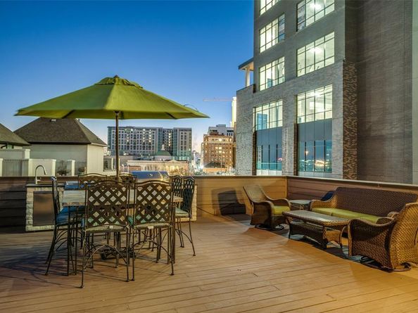 2111  Albany Street , Dallas Texas 75201