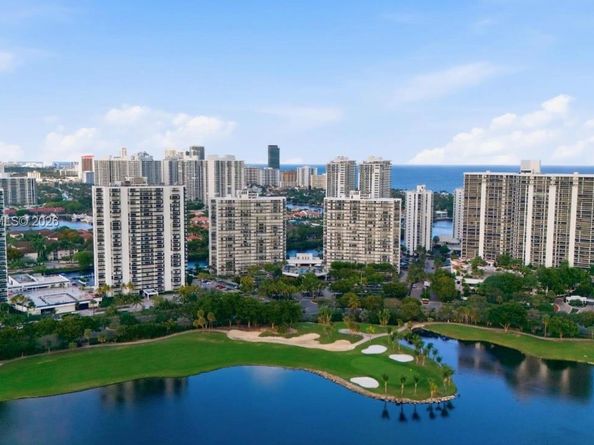 3731 N Country Club Dr 1421, Aventura FL 33180