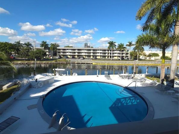 467 Golden Isles Dr 110, Hallandale Beach FL 33009