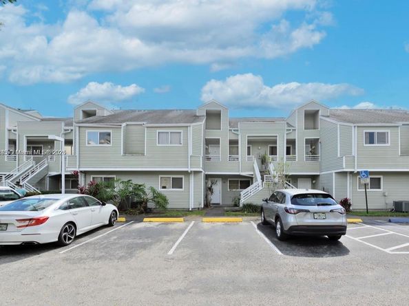 3453 NW 44th St 104, Oakland Park FL 33309