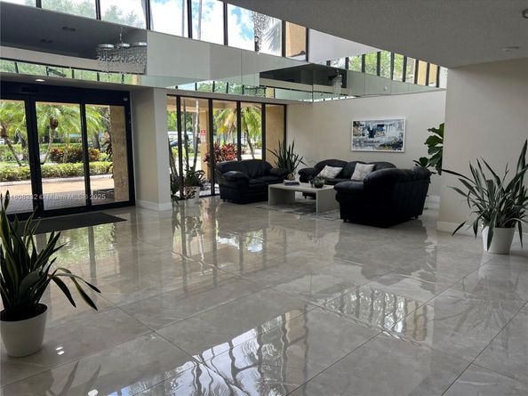 16175 Golf Club Rd 308, Weston FL 33326