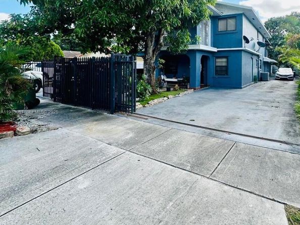 634 E 30th St, Hialeah FL 33013
