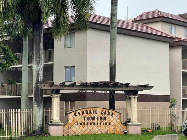 15221 SW 80th St 313, Miami FL 33193