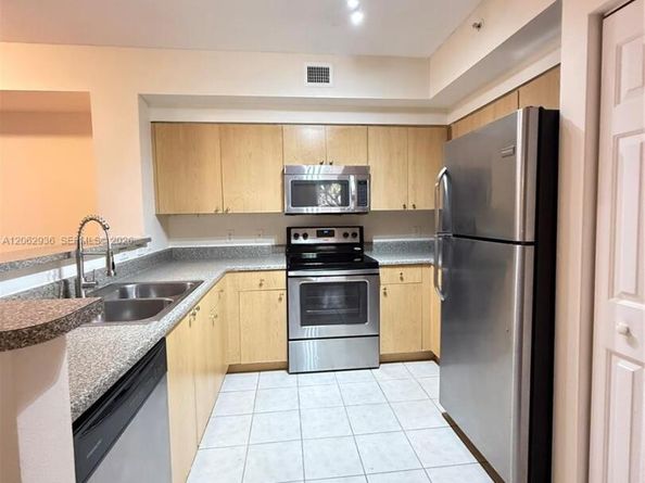 7940 N Nob Hill Rd 204, Tamarac FL 33321