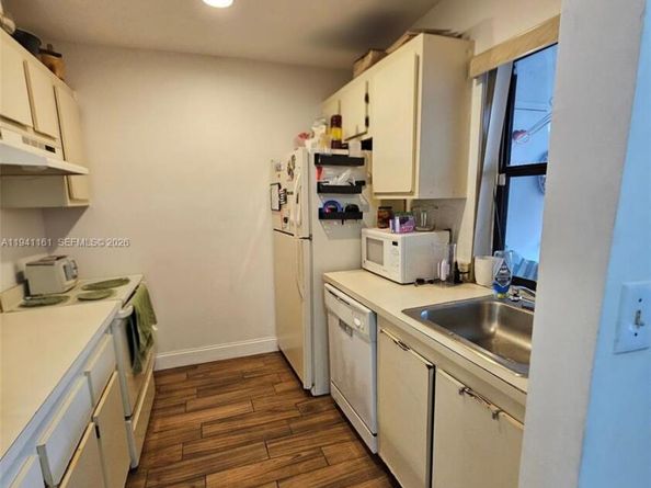 10332 NW 3rd St, Pembroke Pines FL 33026