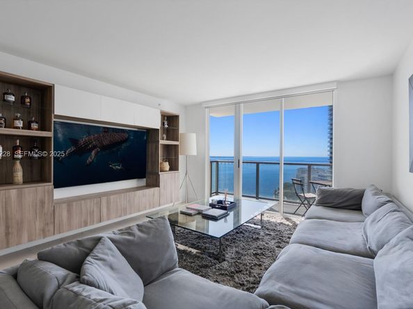 1155 Brickell Bay Dr 2409, Miami FL 33131
