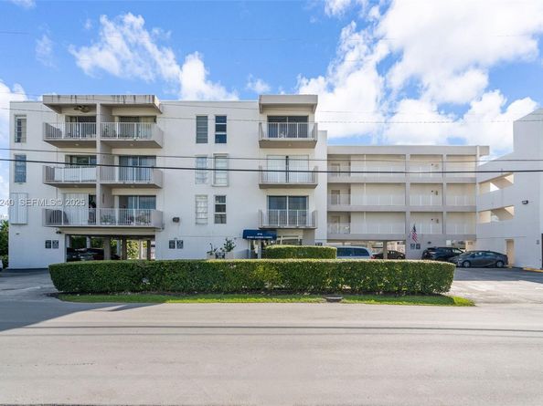 3716 NE 168th St 302, North Miami Beach FL 33160