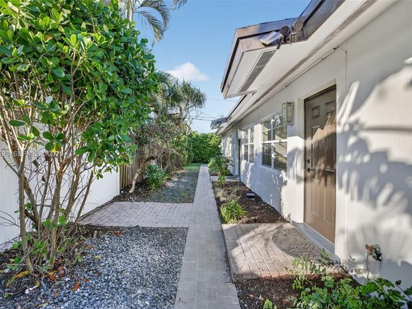 1015 NE 17th Ct, Fort Lauderdale FL 33305