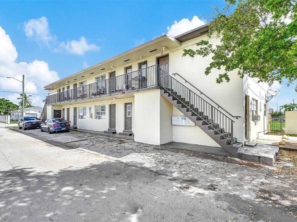 324 NW 3rd St, Hallandale Beach FL 33009