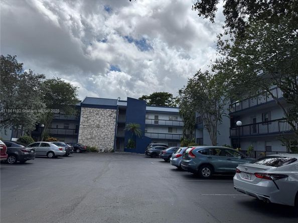 3090 Holiday Springs Blvd 206, Margate FL 33063